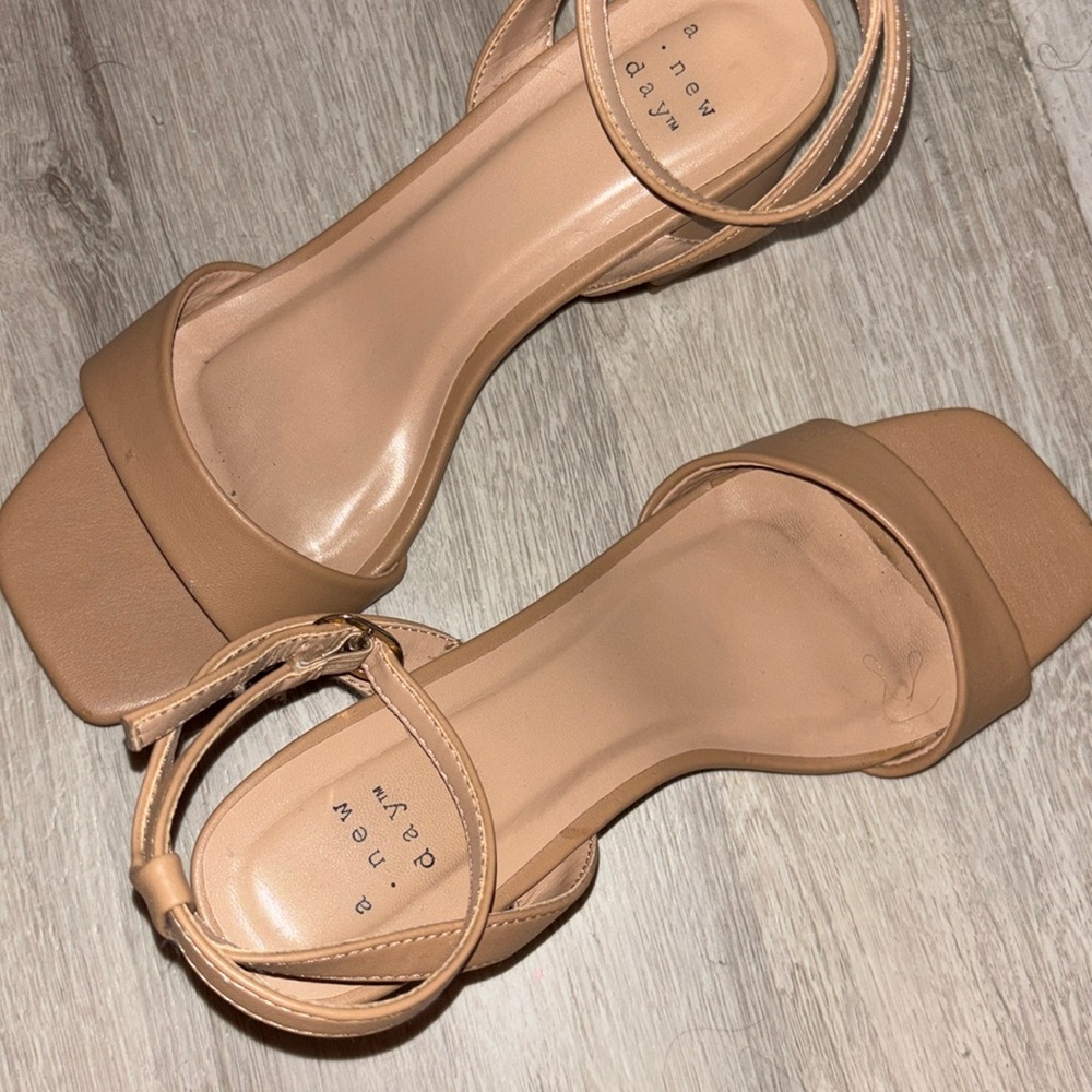 Heel Sandals - Picture 2 of 8